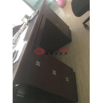 钢制办公桌