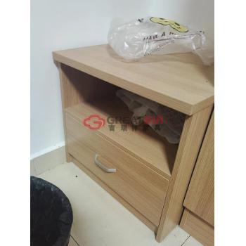 床头柜