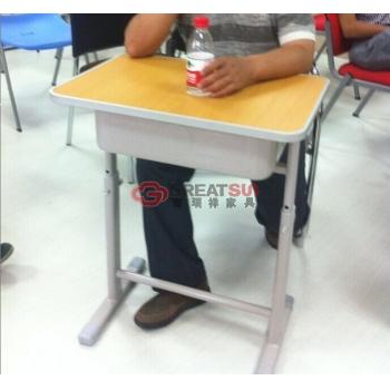 课桌