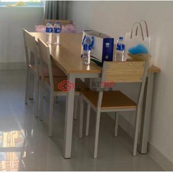 餐桌椅（含一桌四椅）