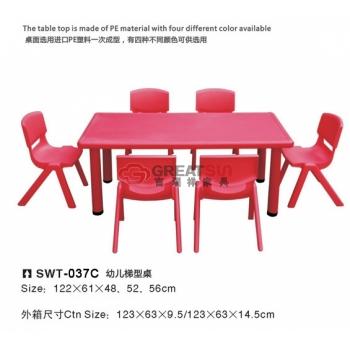幼儿桌椅