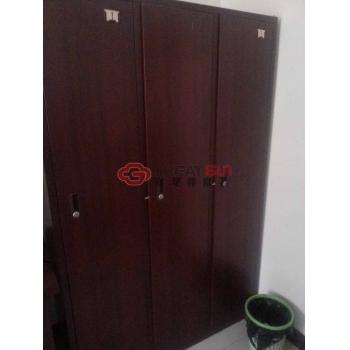 三门更衣柜