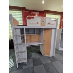 三联三位爬梯公寓床（其中一位）